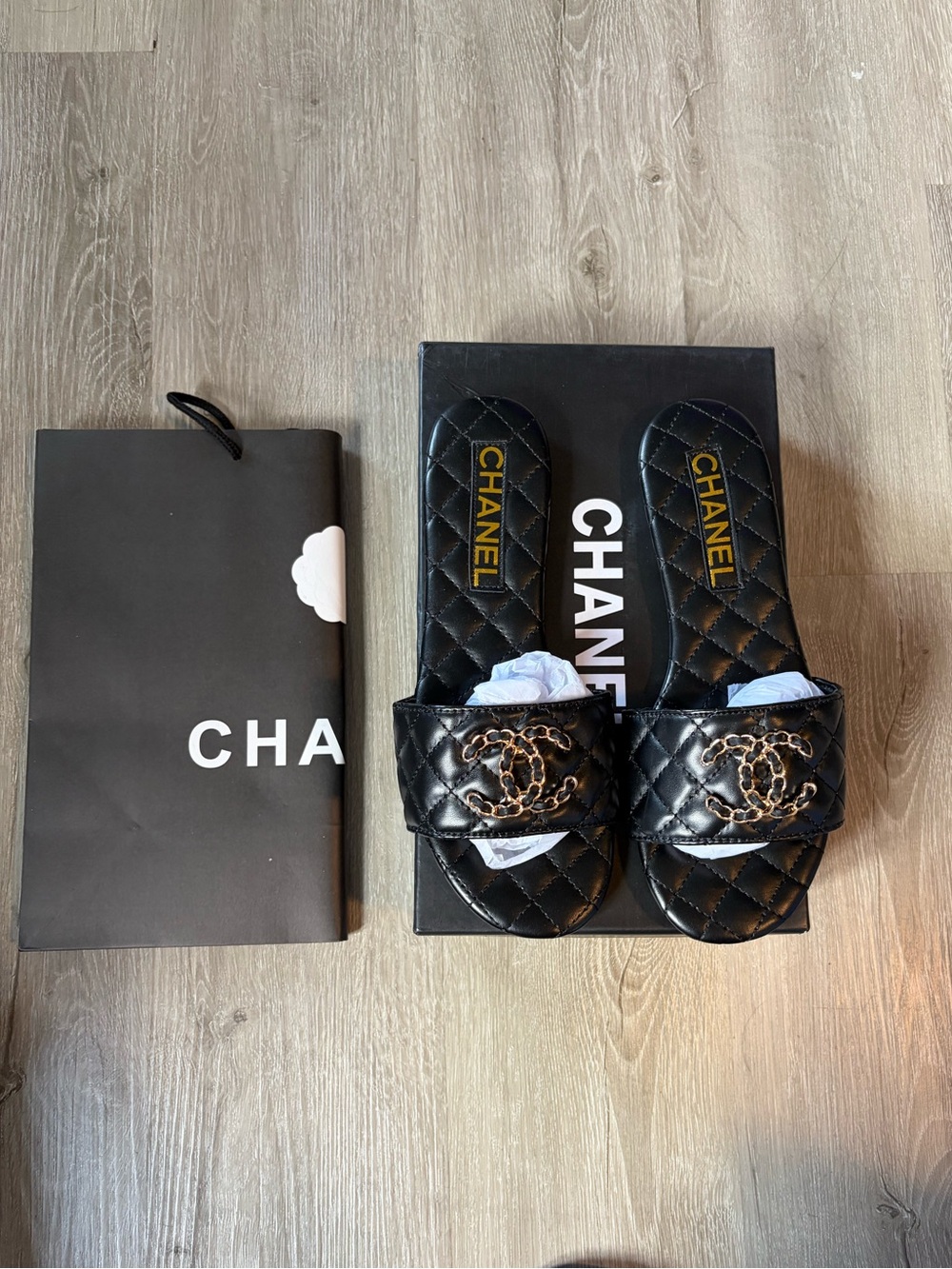 CHÂNEŁ Leather Slide Sandals with Gold Chain CC